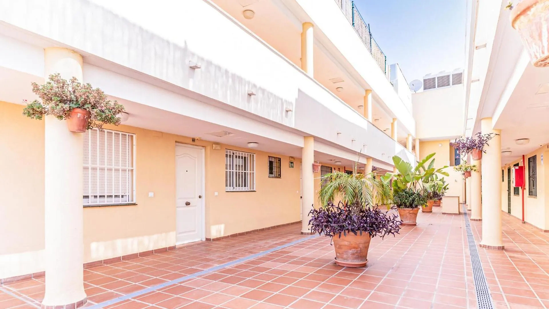 Nice Apartment In Benalmadena With Kitchen